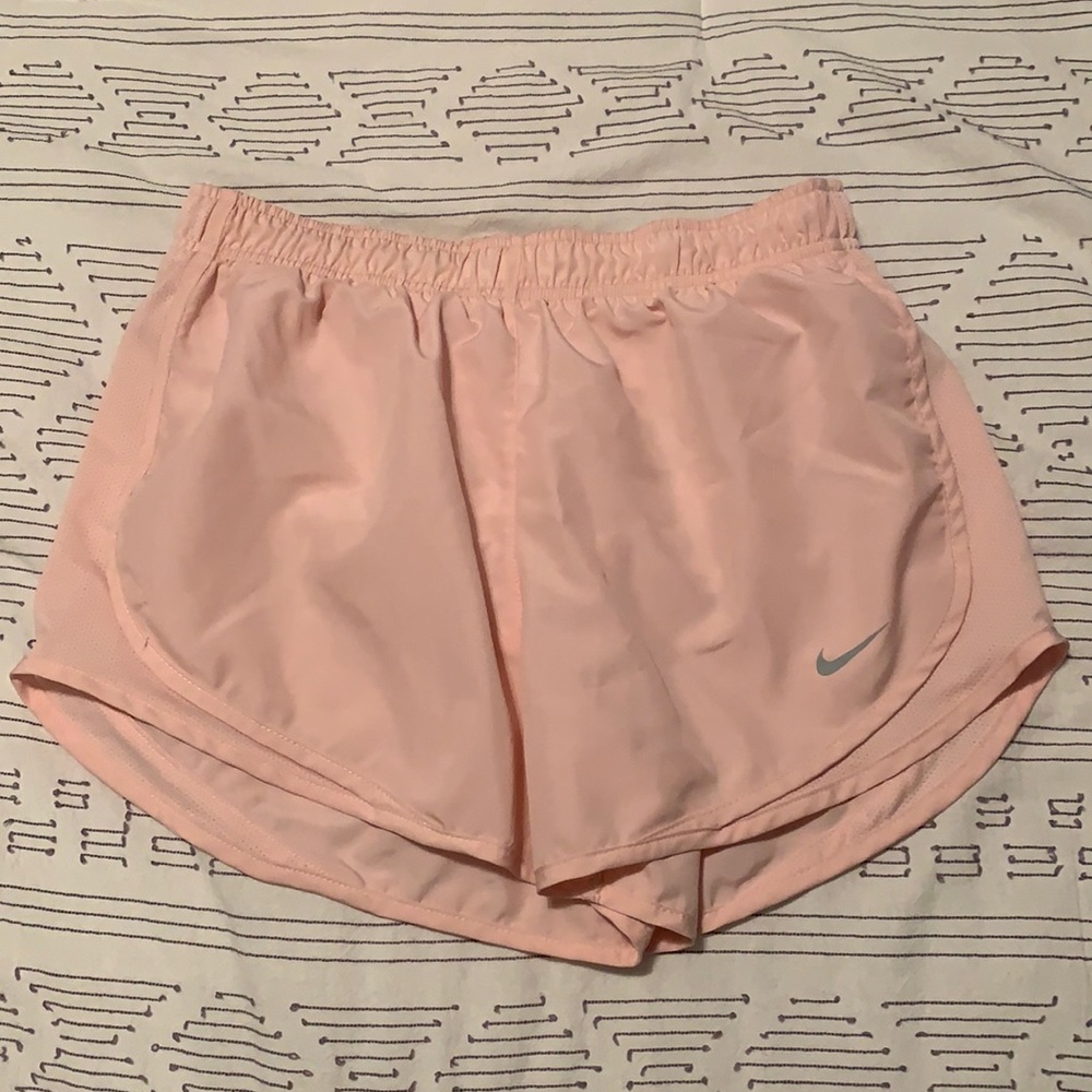 NIKE SHORTS -PALE PINK